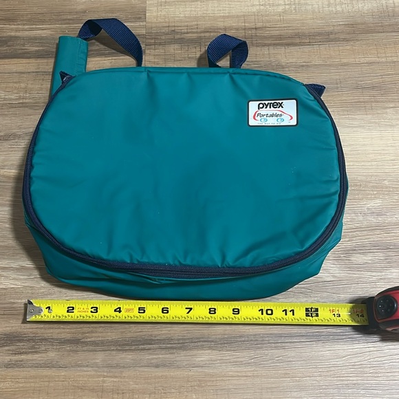 Pyrex Portable to go insulated - Picture 7 of 8